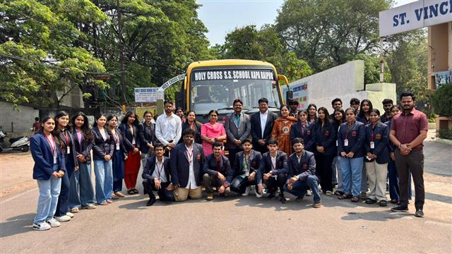 An Industrial Tour : Indira Gandhi Krishi Vishwavidyalaya, Raipur by Department of Commerce